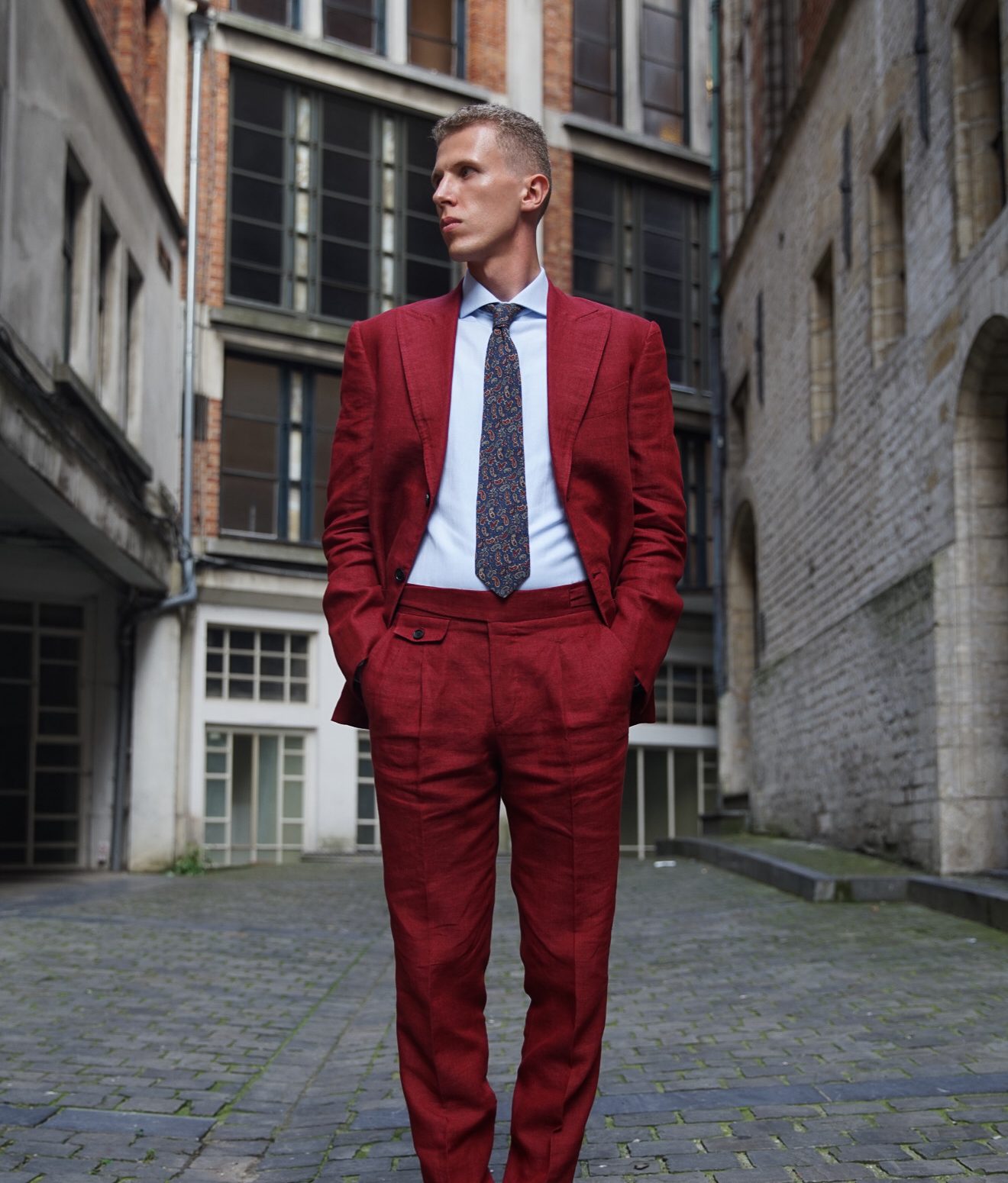 Red summer linen men suit