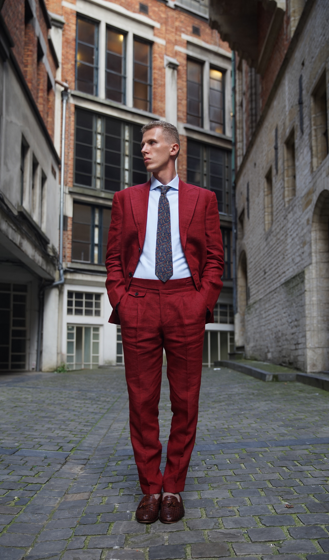 Red summer linen men suit