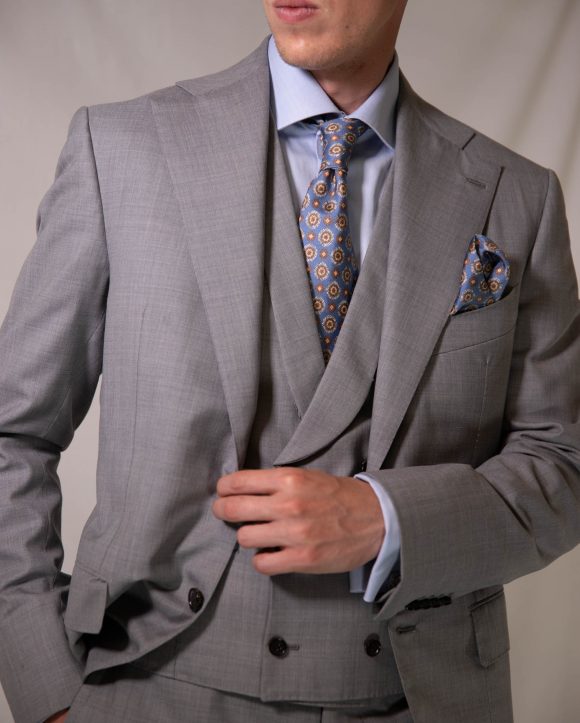 Classic Men's Light Grey Three-piece Suit Timeless Elegance and
